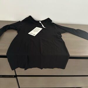 Lulu lemon long sleeve Swiftly Tech LS Crew
Size 8 black